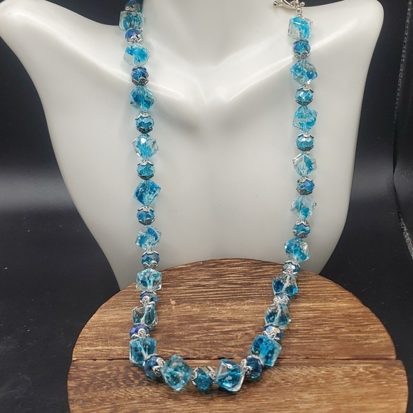 N3202 regency Ice blue sapphire Swarovski crystal necklace 💙